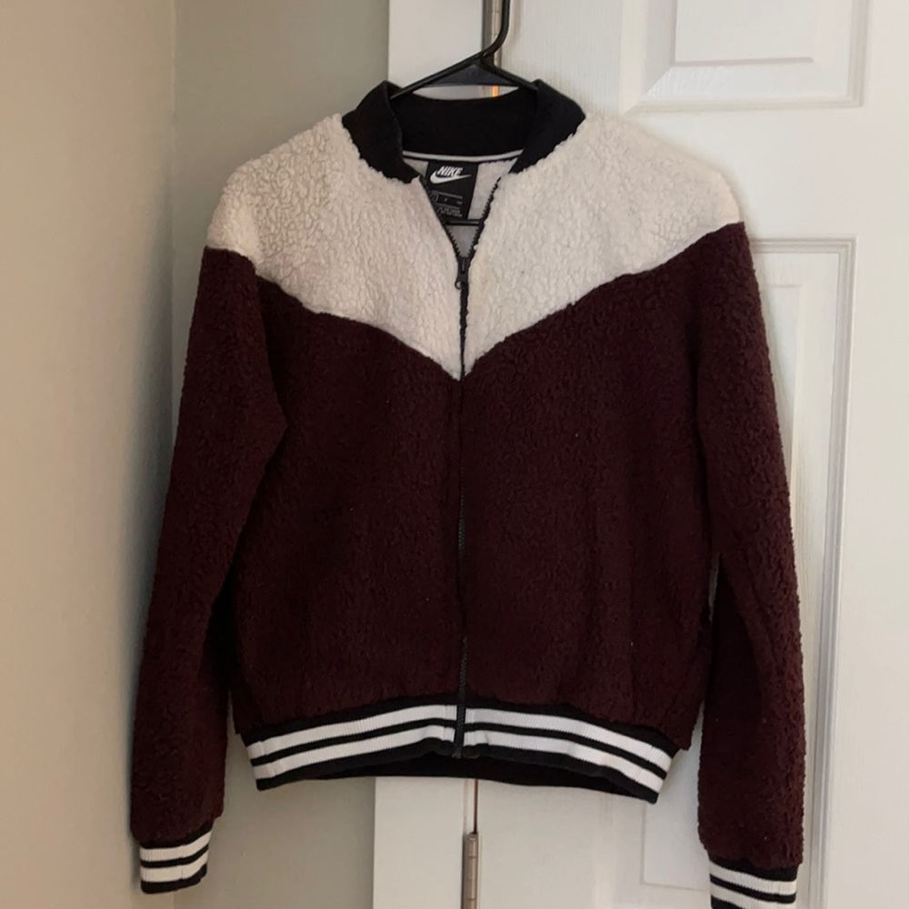 Size Small Nike Sherpa jacket